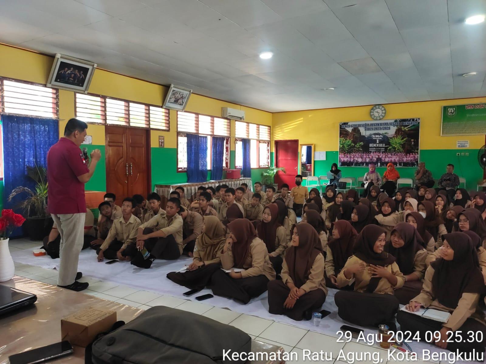 6._Sosialisasi_Kekayaan_Intelektual_di_SMA_Negeri_1_Kota_Bengkulu_Memperkenalkan_Pentingnya_Pelindungan_Kekayaan_Intelektual_kepada_Generasi_Muda.jpeg