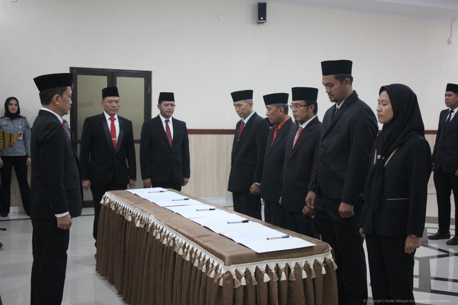 8._Tekankan_Pengawasan_Profesional_Kakanwil_Kemenkumham_Bengkulu_Lantik_Anggota_MPD_Notaris.jpeg